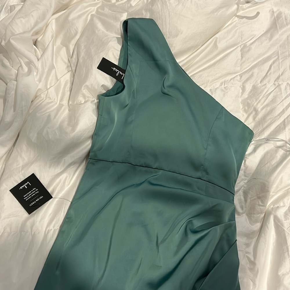 green lulus dress! the second pic is what it looks like on, but in a diff color
